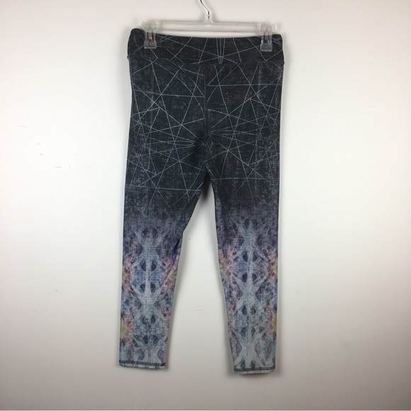 Evolution and Creation Active Gray Tie Dye Geometric Stretch Leggings Medium - Picture 4 of 9